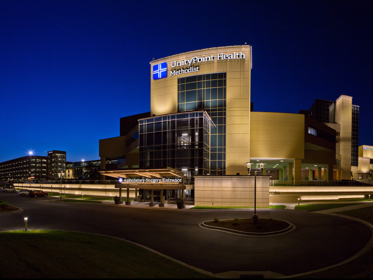 Carle, UnityPoint Health, UnityPoint Health–Central Illinois sign strategic affiliation agreement