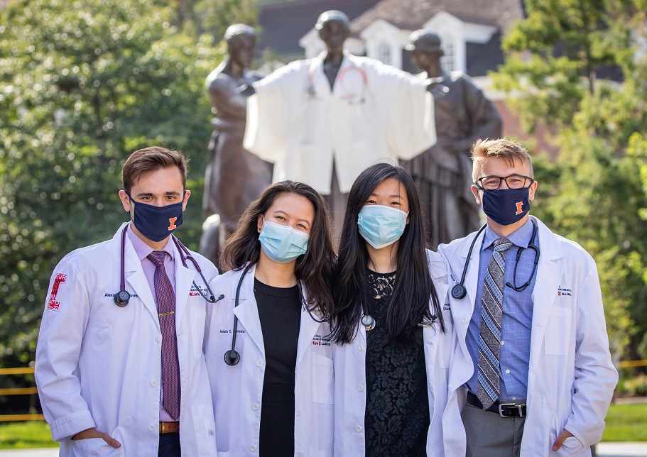 Carle Illinois Clinic treats patients, offers medical students early learning opportunities